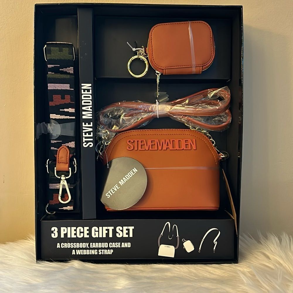NIB Steve Madden 3PC Gift Set Crossbody Bag w/Airpod Case - Ginger
